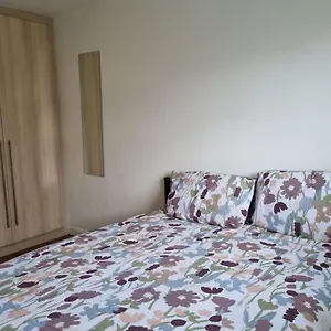 Apartment Lovely Double Near Hospital, Uni And Airport, Cowley (Greater London)