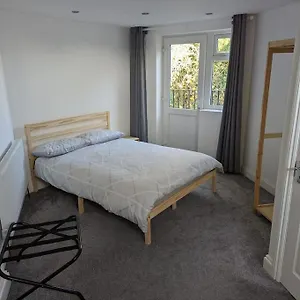 Apartment Flat With Great Transport Links, Welling