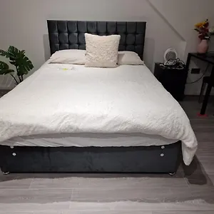 Homestay 32, Ashford (Surrey)