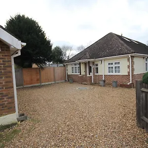 Apartment Oaks House, Hanworth
