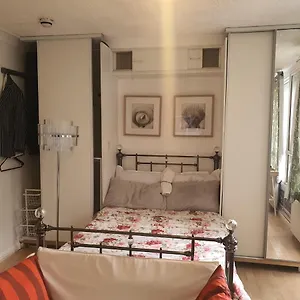 Homestay Bluepointph, Abbey Wood