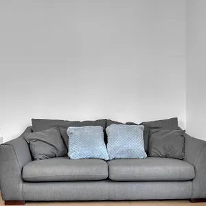 Apartment New Modern Near Heathrow Airport, Yiewsley